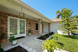 13750 Green Cove Pl, Davie, FL 33325 - Photo 3