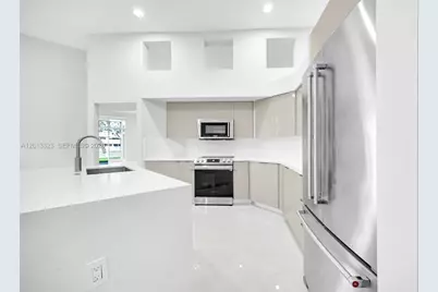 2553 Bay Pointe Drive, Weston, FL 33327 - Photo 11