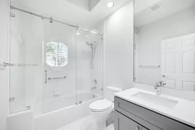 2553 Bay Pointe Drive, Weston, FL 33327 - Photo 7