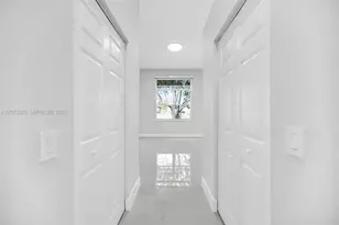 2553 Bay Pointe Dr, Weston, FL 33327 - Photo 23