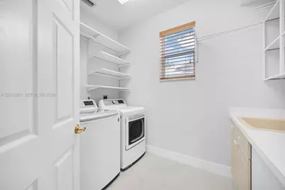 2553 Bay Pointe Drive, Weston, FL 33327 - Photo 17
