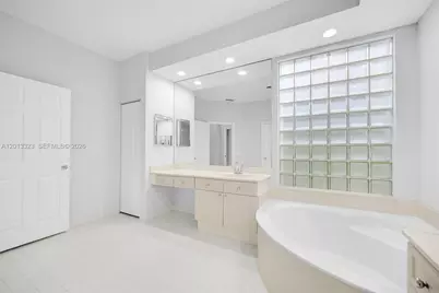 2553 Bay Pointe Drive, Weston, FL 33327 - Photo 31