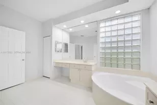 2553 Bay Pointe Dr, Weston, FL 33327 - Photo 31