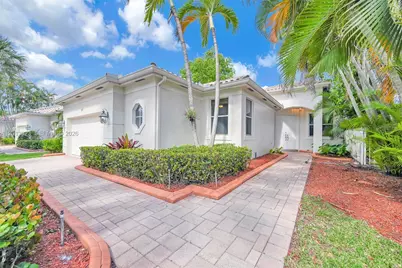 2553 Bay Pointe Drive, Weston, FL 33327 - Photo 3