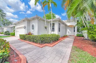 2553 Bay Pointe Dr, Weston, FL 33327 - Photo 3