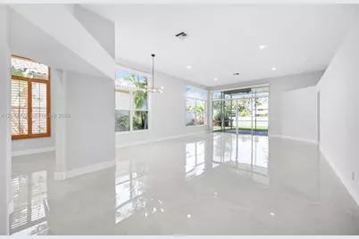 2553 Bay Pointe Drive, Weston, FL 33327 - Photo 19