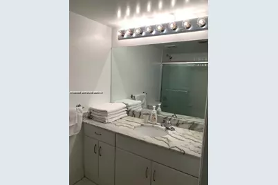 1200 Brickell Bay Dr #2716, Miami, FL 33131 - Photo 5