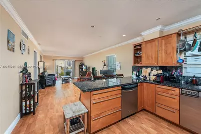 1000 Michigan Ave #704, Miami Beach, FL 33139 - Photo 3