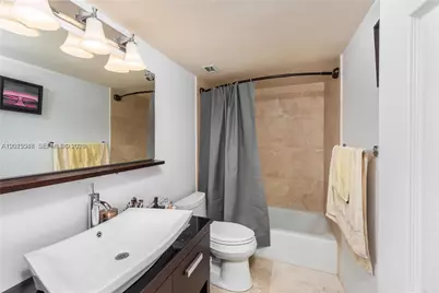 1000 Michigan Ave #704, Miami Beach, FL 33139 - Photo 17