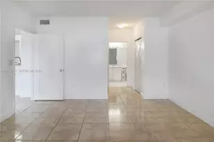 5085 NW 7th St, Miami, FL 33126 - Photo 13