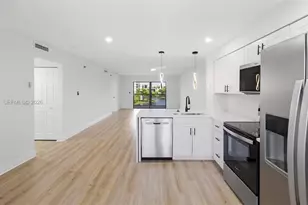 2232 N Cypress Bend Dr, Pompano Beach, FL 33069 - Photo 3