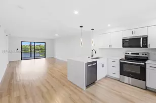 2232 N Cypress Bend Dr, Pompano Beach, FL 33069 - Photo 5