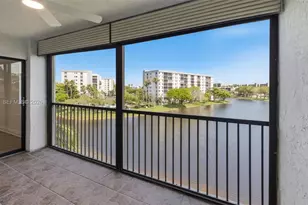 2232 N Cypress Bend Dr, Pompano Beach, FL 33069 - Photo 17