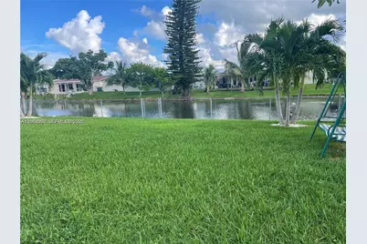 9590 NW 24th Pl, Sunrise, FL 33322 - Photo 13