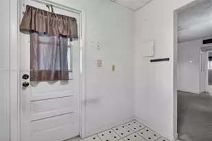 2040 NW 81st Ave, Pembroke Pines, FL 33024 - Photo 11