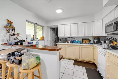 10370 SW 44th St, Miami, FL 33165 - Photo 11