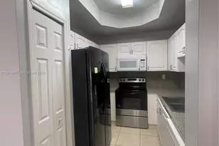 10666 SW 7th St, Pembroke Pines, FL 33025 - Photo 9