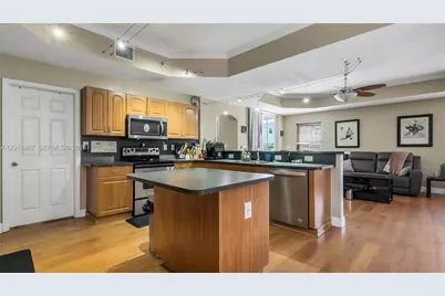 16101 NW 79th Ct, Miami Lakes, FL 33016 - Photo 17