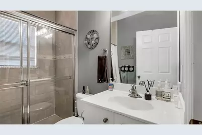 16101 NW 79th Ct, Miami Lakes, FL 33016 - Photo 25