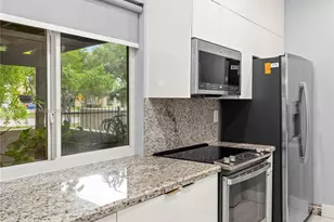 9133 Fontainebleau Blvd, Miami, FL 33172 - Photo 11