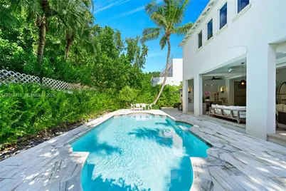 1281 S Venetian Way, Miami, FL 33139 - Photo 9