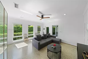 1281 S Venetian Way, Miami, FL 33139 - Photo 15