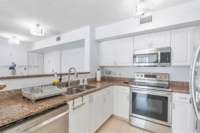 1155 Brickell Bay Dr #603, Miami, FL 33131 - Photo 7