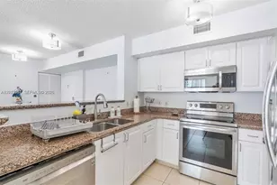 1155 Brickell Bay Dr, Miami, FL 33131 - Photo 7