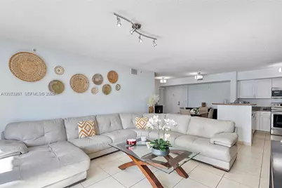 1155 Brickell Bay Dr #603, Miami, FL 33131 - Photo 1