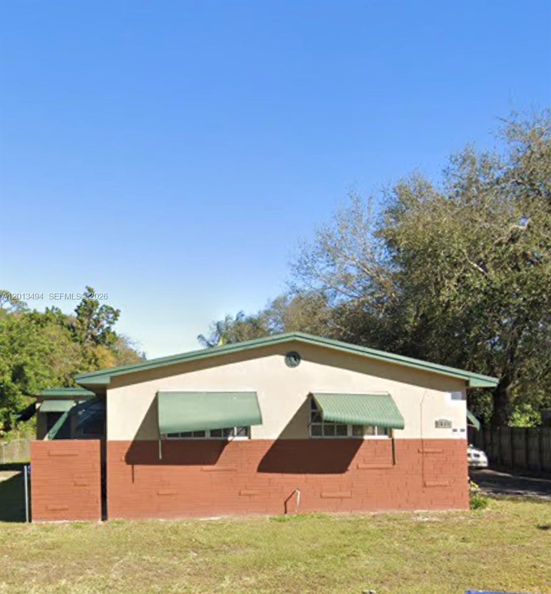 5631 SW 27th St main architectural view