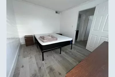 326 Wilson St #105, Hollywood, FL 33019 - Photo 15