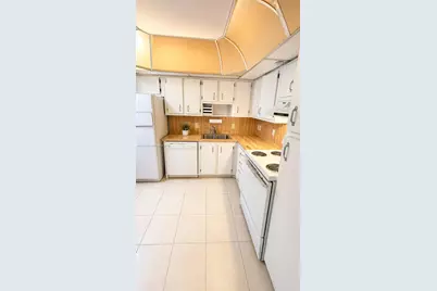 900 Saint Charles Pl #520, Pembroke Pines, FL 33026 - Photo 11