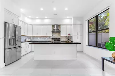 20919 NW 1st Dr, Pembroke Pines, FL 33029 - Photo 9