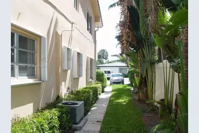 2665 Middle River Dr #1, Fort Lauderdale, FL 33306 - Photo 3