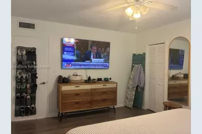 517 Menendez Ave #-, Coral Gables, FL 33146 - Photo 9
