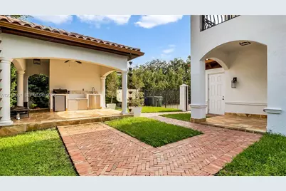16763 NW 77th Path, Miami Lakes, FL 33016 - Photo 9