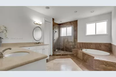 16763 NW 77th Path, Miami Lakes, FL 33016 - Photo 15