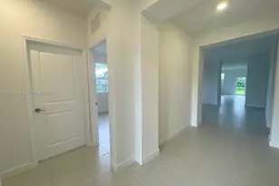 863 SE 26th Ter, Homestead, FL 33035 - Photo 9