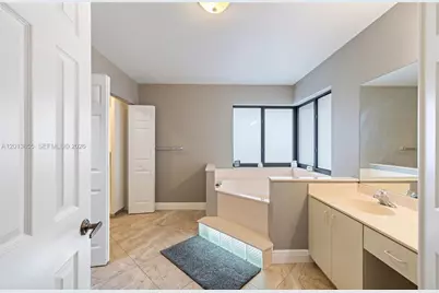 19811 NW 8th St, Pembroke Pines, FL 33029 - Photo 11