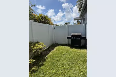 1001 NE 10th St #1, Hallandale Beach, FL 33009 - Photo 19