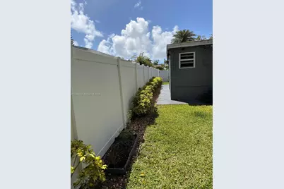 1001 NE 10th St #1, Hallandale Beach, FL 33009 - Photo 15