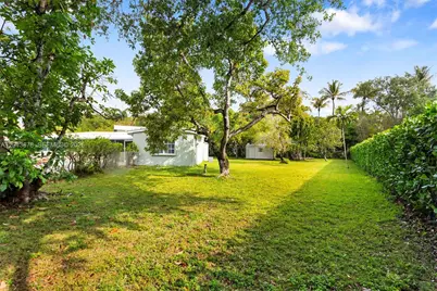 10851 SW 68th Ave, Pinecrest, FL 33156 - Photo 9