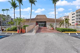 6950 Miami Gardens Dr, Hialeah, FL 33015 - Photo 27