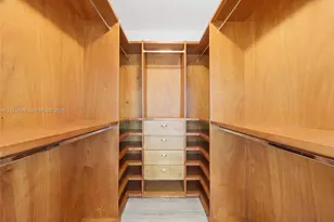 601 NE 36th St, Miami, FL 33137 - Photo 23