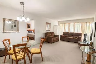 240 Lakeview Dr, Weston, FL 33326 - Photo 11