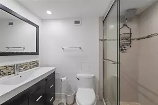 6039 Collins Ave, Miami Beach, FL 33140 - Photo 29
