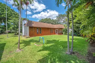 470 NE 113th St, Miami, FL 33161 - Photo 49