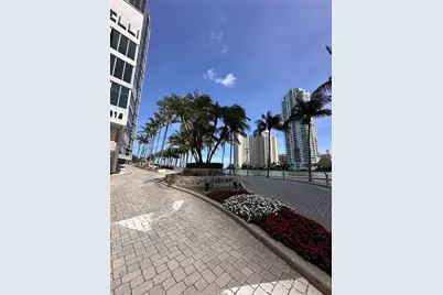 325 S Biscayne Blvd #2215, Miami, FL 33131 - Photo 3