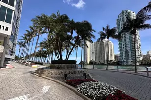 325 S Biscayne Blvd, Miami, FL 33131 - Photo 3
