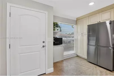 8749 Belle Aire Dr, Boca Raton, FL 33433 - Photo 5